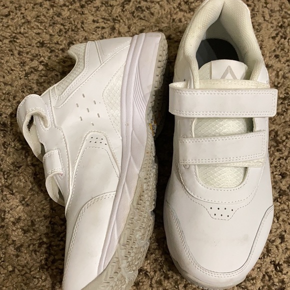 Reebok white shoes - Picture 2 of 4